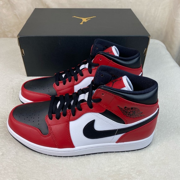 Nike Air Jordan 1 Mid Chicago Black Toe - Picture 3 of 7